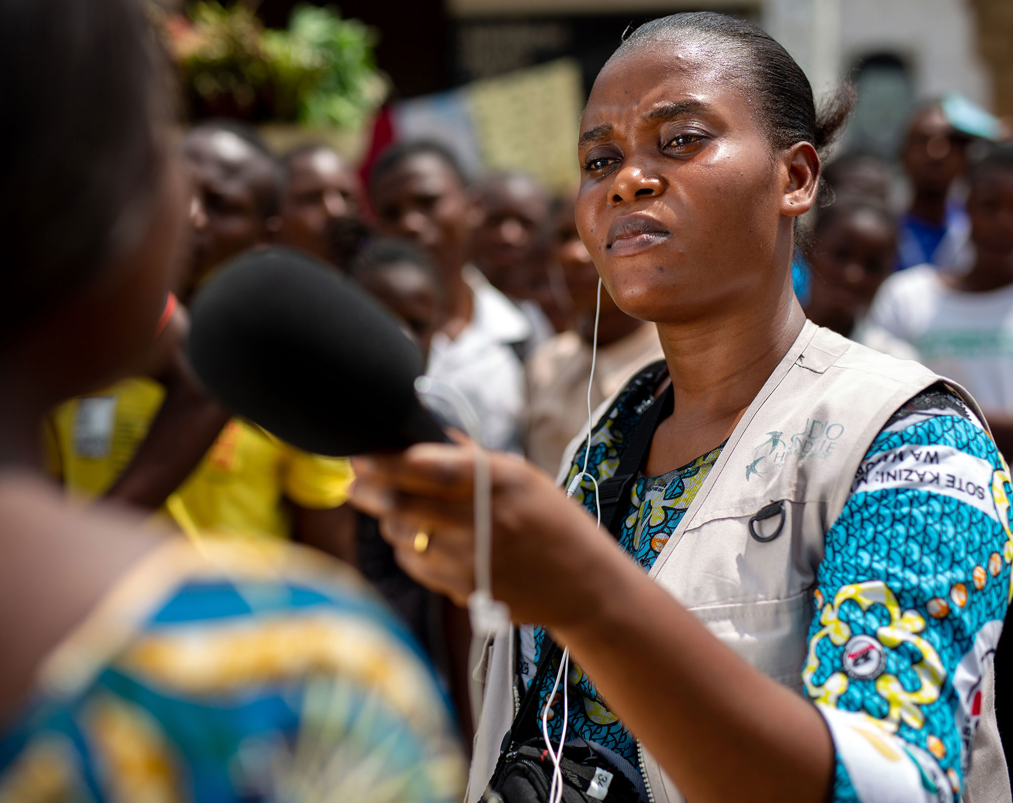 picture-RDC A journalist from Studio Hirondelle RDC reports from the Kasai region of the Democratic Republic of Congo. © Gwenn Dubourthoumieu / Fondation Hirondelle.